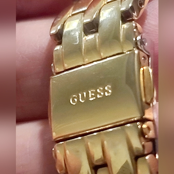 Guess Ladies Watch Gold-tone Crystal Silver Dial Rose - Picture 5 of 10